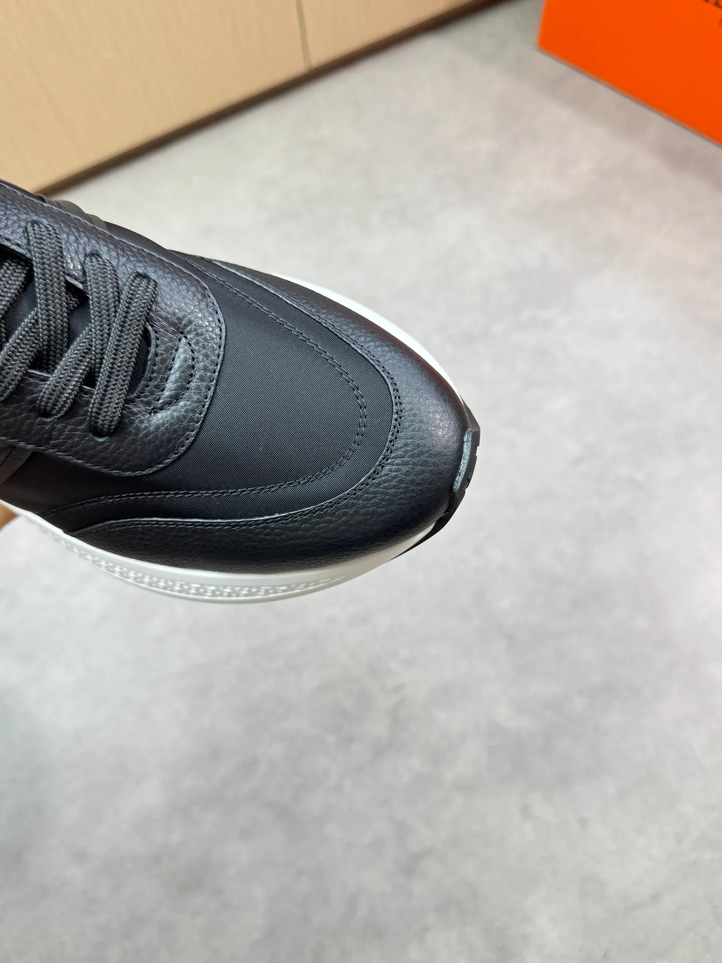 [HERMES] Hermès men's shoes 💰520💰 - high-end quality original items 🔍🔍🔍 casual sports shoes - upper: 🔝 pebbled calfskin, brand high mercerized canvas, body sewn with brand ´H´ totem, tongue brand logo cloth label - lining: water-dyed cowhide -Outsole: Ultra-light T men's shoes 💰U foam·rubber; two-color molded outsole -Ultra-high quality control·Fine workmanship: highlighted (high-end·luxury·grade) -Size: 39-44 (38, 45, can be customized)